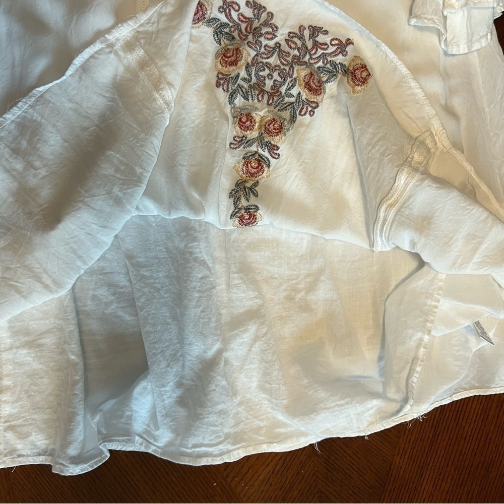 Blu Heaven (By UmGree) Floral Embroidered Crochet Mini Dress. Size: Small. - Picture 9 of 12